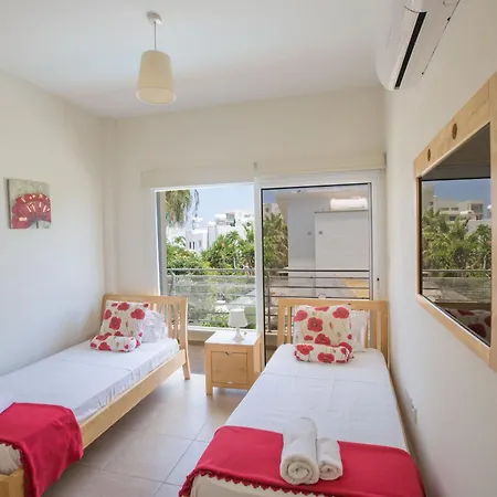 Casa de Férias Wunderschoene Ferienvilla In Strandnaehe Protaras